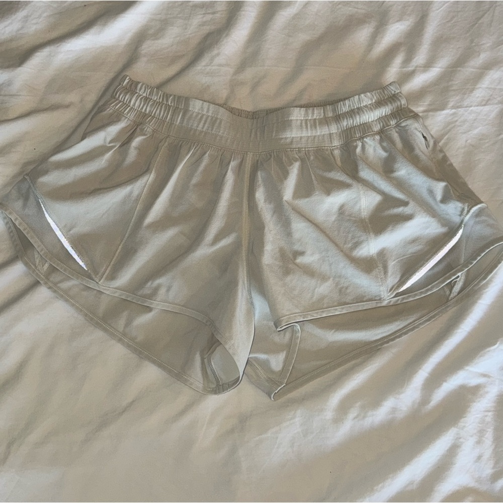 Lulu Lemon Hotty Hot shorts - Size 6 - 2 inch inseam